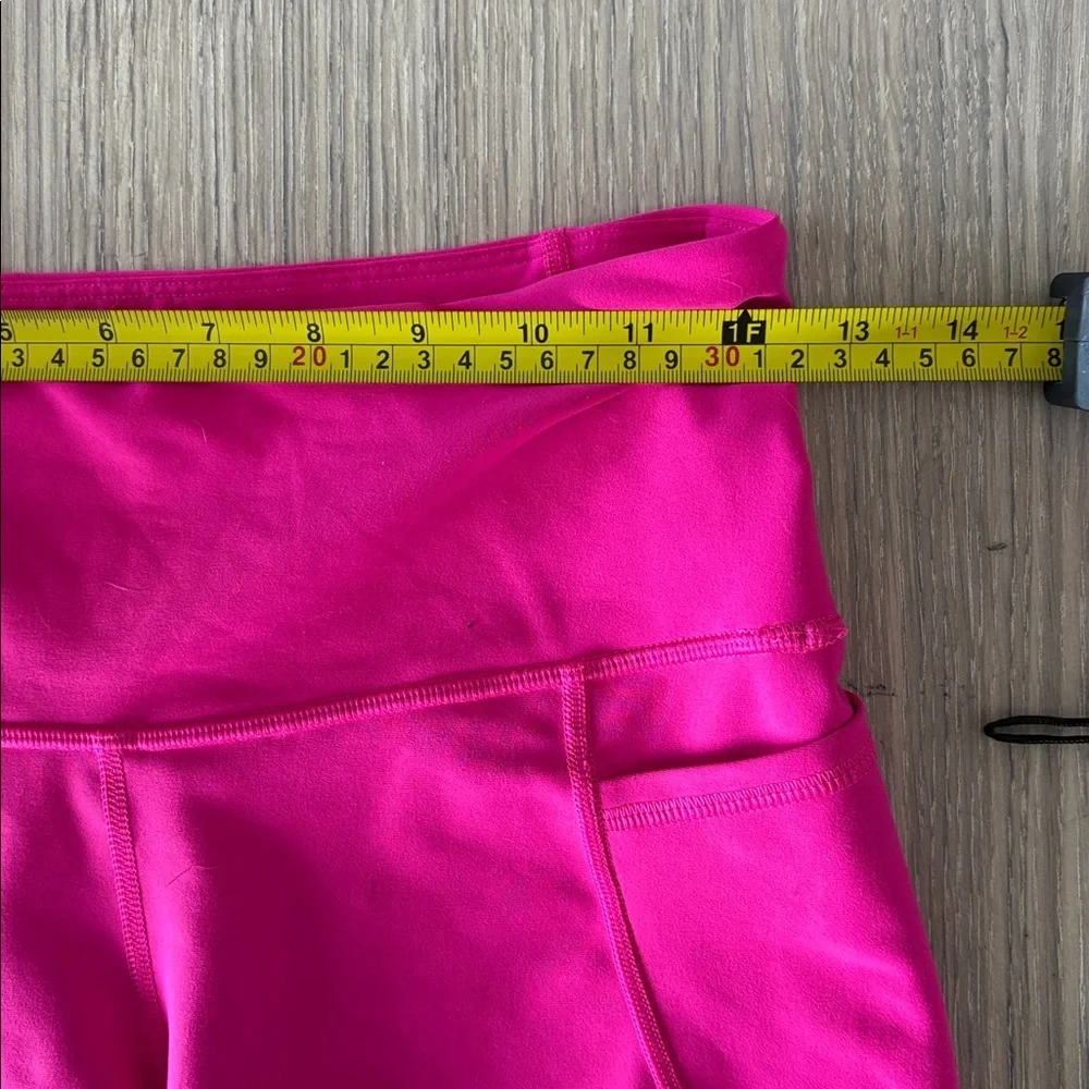 Old Navy Active Powersoft Pink Biker Shorts Size M 8” Inseam - Picture 6 of 7